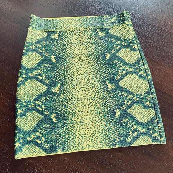 BCBGMAXAZARIA Simone Neon Green Bandage Skirt NWT - Picture 6 of 11